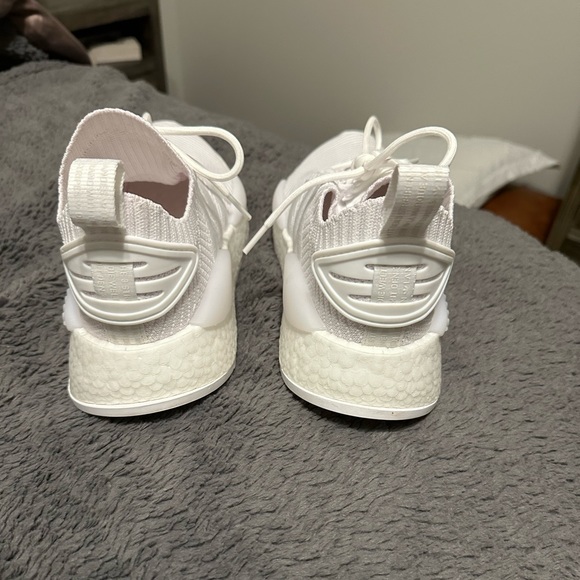 womans tennis shoes - Picture 3 of 5